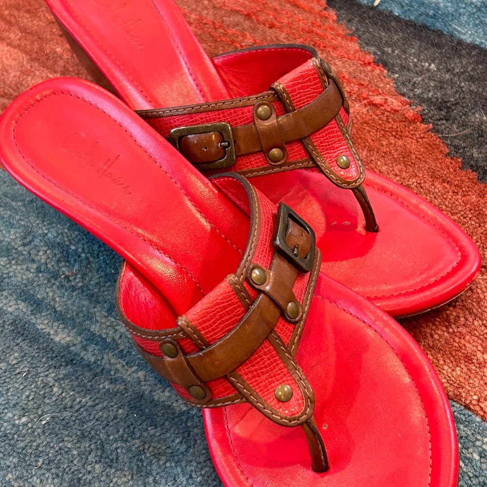 Cole Haan Wedge Sandal with Buckle. Red and Brown Thong. Size 9 B